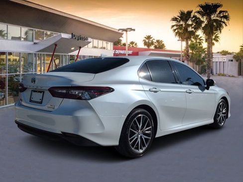 Used 2022 Toyota Camry XLE w/ Navigation Upgrade Package FWD image 3
