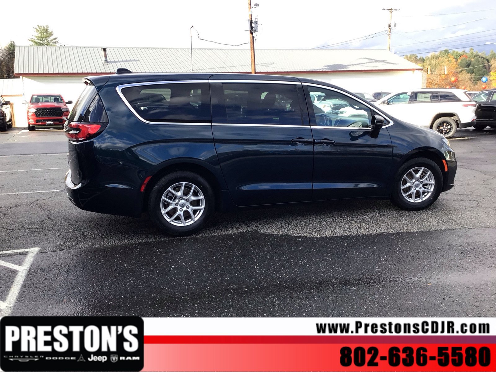 Used 2025 Chrysler Pacifica Select FWD image 6