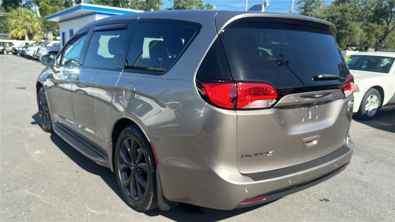 Used 2018 Chrysler Pacifica Touring Plus w/ S Appearance Package FWD image 13