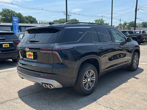 New 2026 Chevrolet Traverse LT w/ Driver Confidence Package AWD/4WD image 8