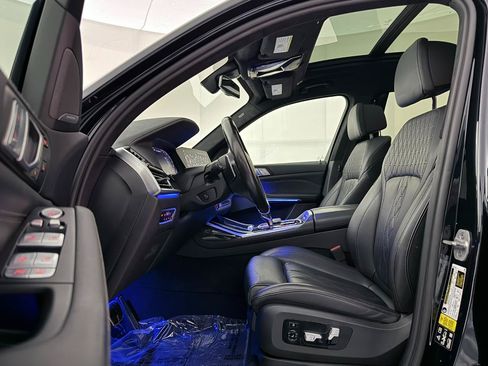 Used 2022 BMW X7 M50i w/ Cold Weather Package AWD/4WD image 19