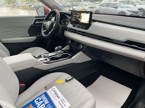 Used 2025 Mitsubishi Outlander SEL AWD/4WD image 10