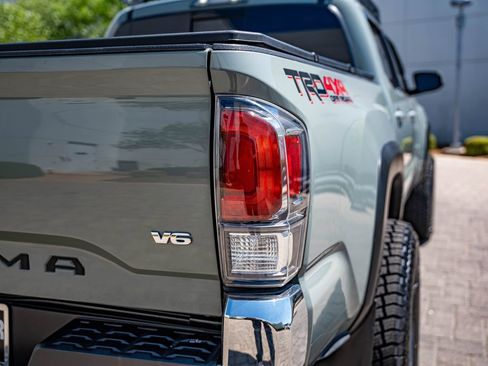 Used 2022 Toyota Tacoma TRD Off-Road AWD/4WD image 17
