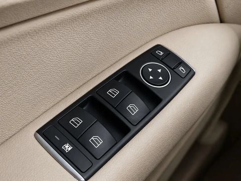 Used 2013 Mercedes-Benz E 350 Cabriolet w/ Premium 1 Pkg image 31