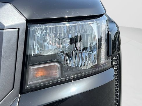 Used 2025 Nissan Frontier SV w/ SV Convenience Package RWD image 23