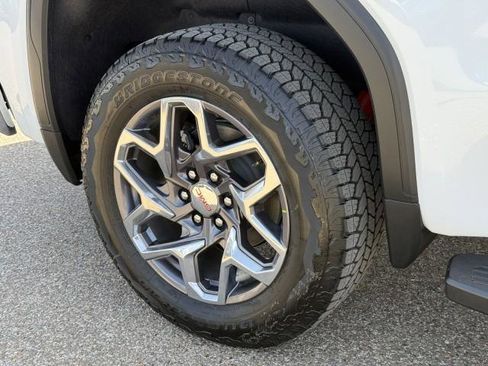 New 2026 GMC Sierra 1500 SLT image 13