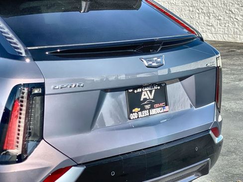 New 2026 Cadillac Optiq Luxury 1 image 36