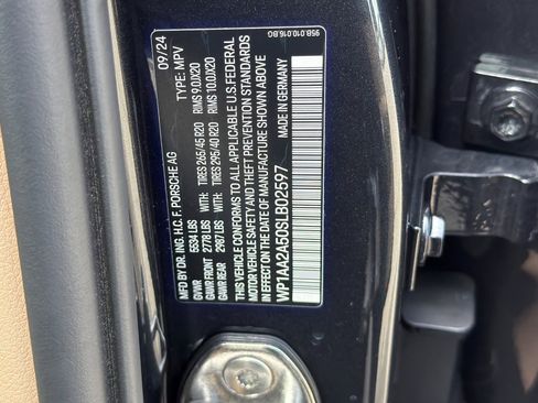 Used 2025 Porsche Macan image 39