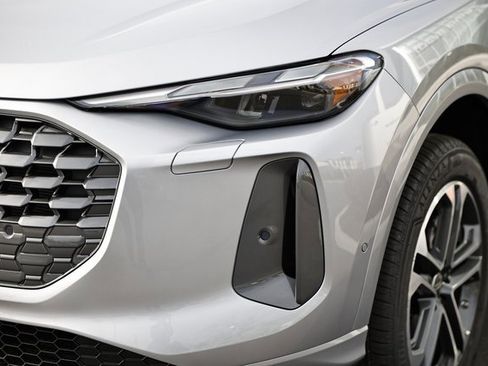 New 2025 Audi Q5 Premium image 12