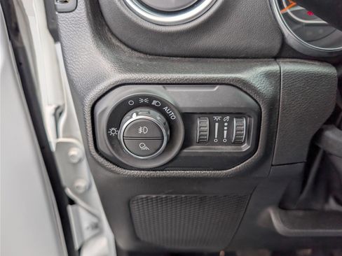 Used 2022 Jeep Gladiator Overland w/ Popular Equipment Package AWD/4WD image 20