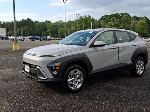 Certified 2025 Hyundai Kona SE AWD/4WD image 4