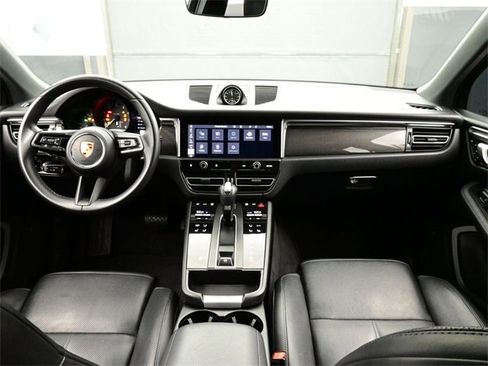 Certified 2022 Porsche Macan image 20