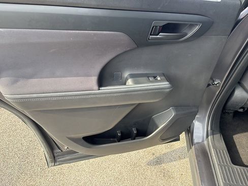 Used 2024 Toyota Highlander LE image 18