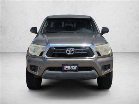 Used 2014 Toyota Tacoma PreRunner w/ SR5 Package RWD image 2