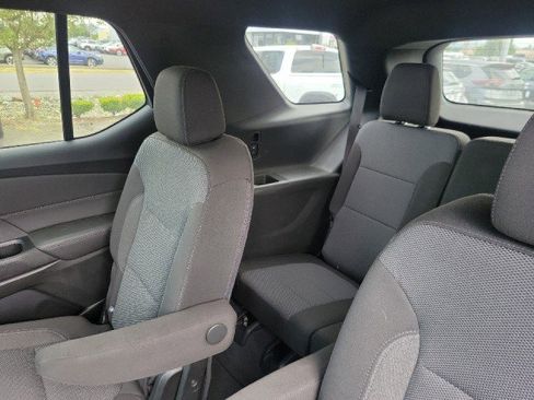 Used 2023 Chevrolet Traverse LT FWD image 11