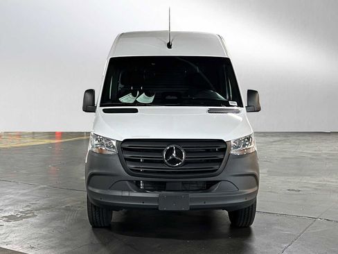 Used 2025 Mercedes-Benz Sprinter 2500 image 8
