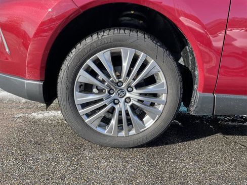 Certified 2021 Toyota Venza XLE image 9