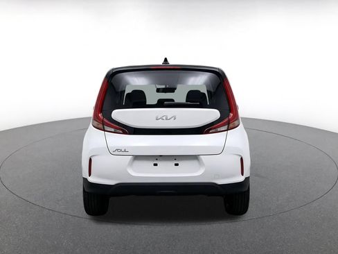 Used 2025 Kia Soul LX w/ LX Technology Package FWD image 8