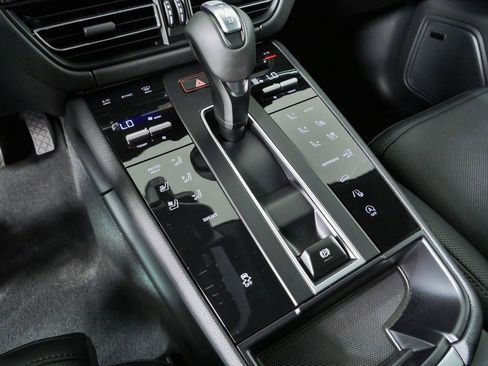 New 2026 Porsche Macan AWD/4WD image 19