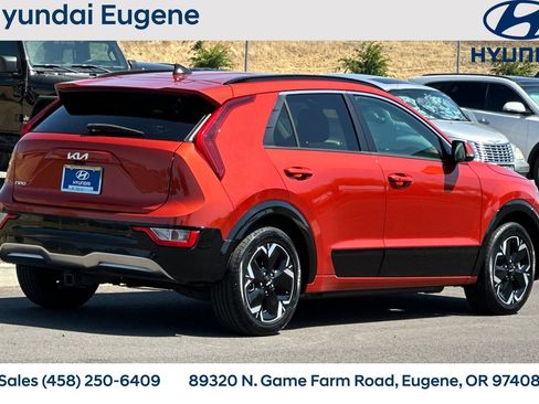 Used 2023 Kia Niro Wind w/ Wind Preserve Package FWD image 3