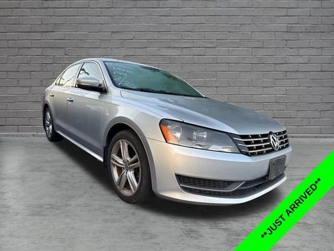 Used 2015 Volkswagen Passat TDI SE FWD image 1
