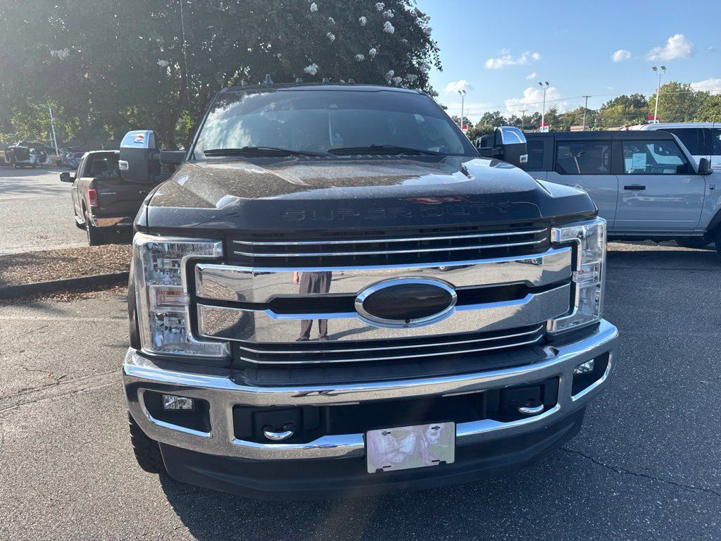 Used 2019 Ford F350 Lariat w/ Lariat Ultimate Package AWD/4WD image 3