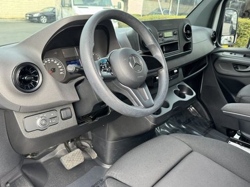 Used 2023 Mercedes-Benz Sprinter 2500 image 18