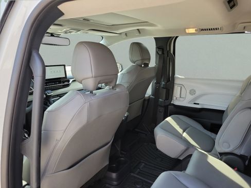 Certified 2026 Toyota Sienna XLE FWD image 14