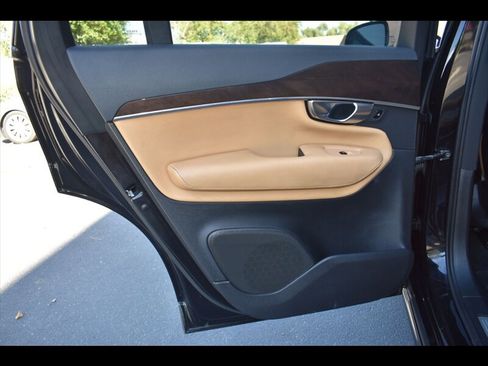 Used 2019 Volvo XC90 T6 Momentum image 21