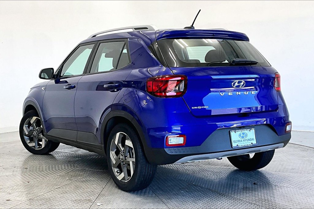 Used 2024 Hyundai Venue SEL FWD image 12