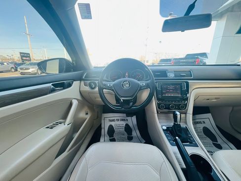 Used 2017 Volkswagen Passat 1.8T SE image 31