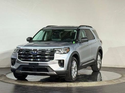 Certified 2025 Ford Explorer Active w/ Active Comfort Package AWD/4WD image 5