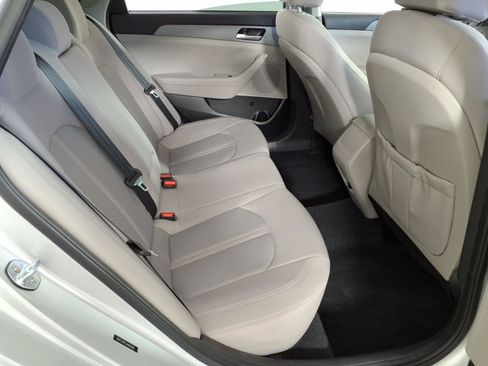 Used 2018 Hyundai Sonata SE w/ Cargo Package FWD image 12
