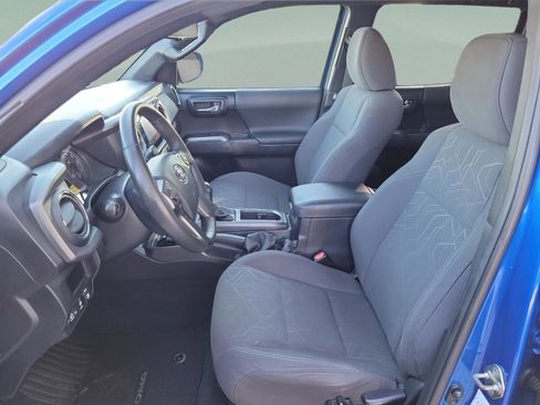 Used 2017 Toyota Tacoma SR5 image 6