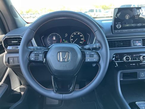 Certified 2025 Honda Pilot Sport image 16