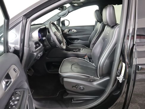 Used 2022 Chrysler Pacifica Limited w/ S Appearance Package image 20