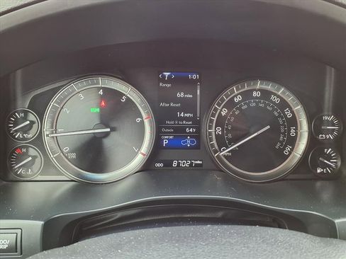 Used 2020 Lexus LX 570 4WD w/ 3rd Row & Luxury Pkg image 13