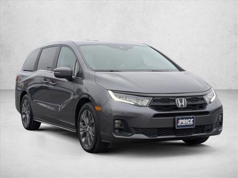 Used 2025 Honda Odyssey Touring image 3