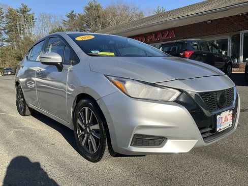 Used 2021 Nissan Versa SV image 3