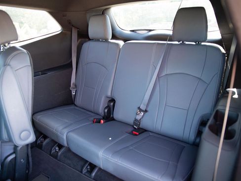 Used 2024 Buick Enclave Premium image 24