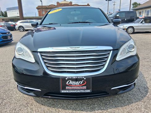Used 2014 Chrysler 200 LX FWD image 4