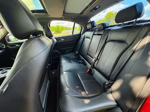 Used 2019 Alfa Romeo Giulia AWD image 28