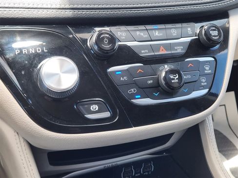 Used 2021 Chrysler Pacifica Limited w/ Premium & Safety Sphere Group image 18