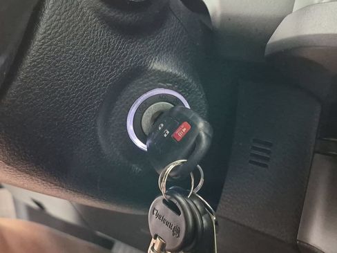 Used 2018 Toyota Tacoma TRD Off-Road w/ Technology Package AWD/4WD image 29