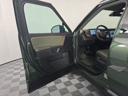 Used 2023 Rivian R1S Adventure AWD/4WD image 17