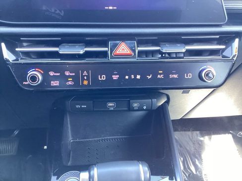 Used 2023 Kia Niro EX FWD image 23