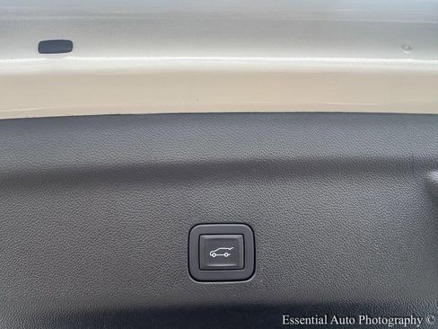 Used 2025 GMC Yukon Denali image 27