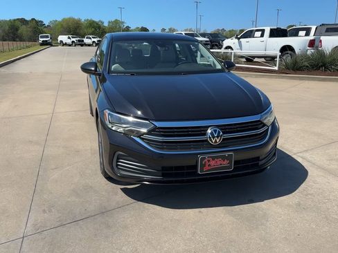 Used 2024 Volkswagen Jetta SE FWD image 4