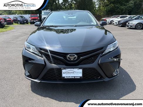 Used 2019 Toyota Camry SE w/ Convenience Package FWD image 1