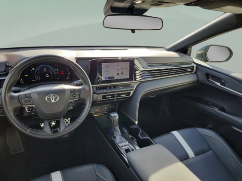 Used 2025 Toyota Camry SE FWD image 15